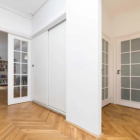 Appartamento Royal Route For 10 People By Bookinghost *