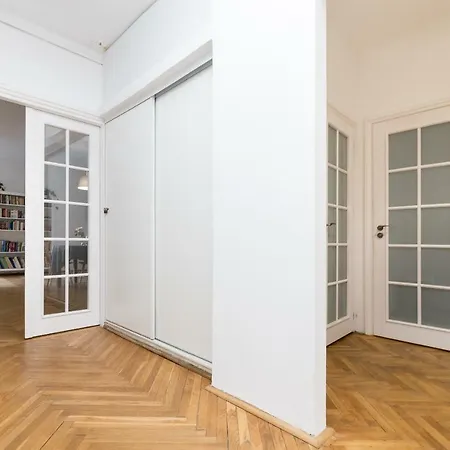 Royal Route For 10 People Apartment *