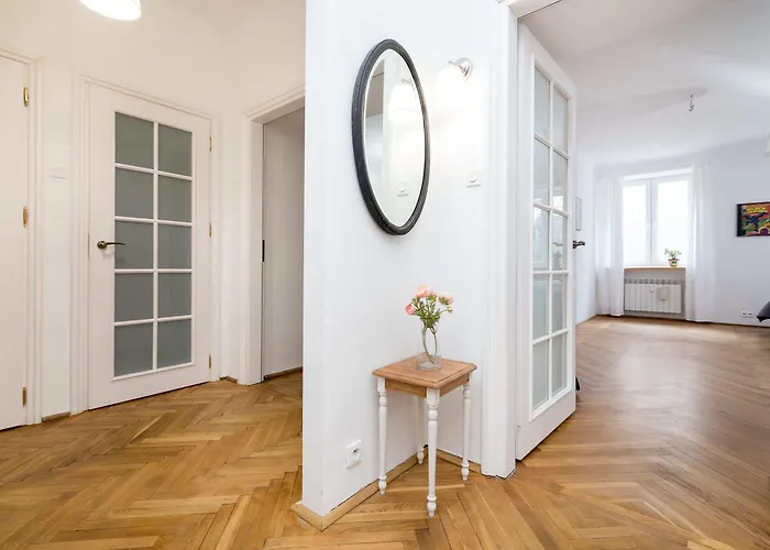 Royal Route For 10 People By Bookinghost * Warszawa