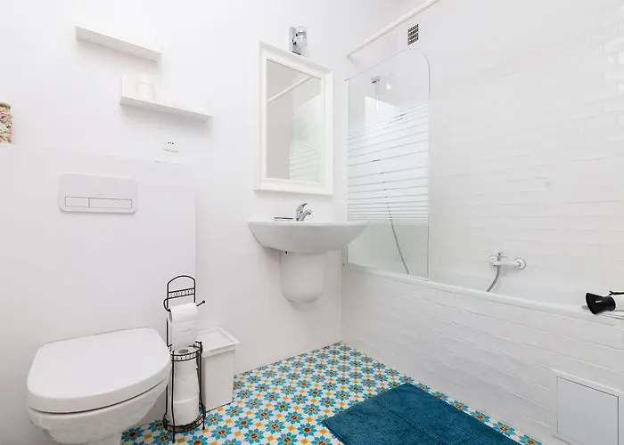 Royal Route For 10 People By Bookinghost *