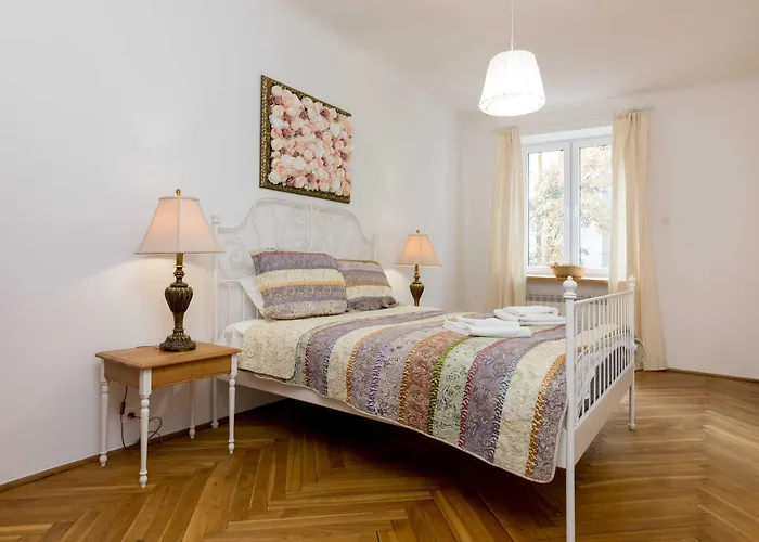 Royal Route For 10 People By Bookinghost * Warszawa