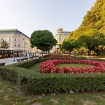 公寓 Royal Route For 10 People By Bookinghost *